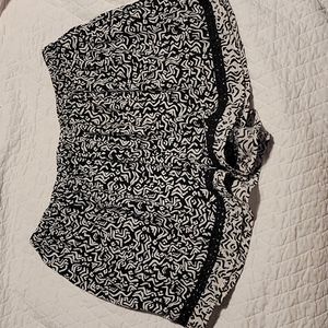 Loose shorts with pockets